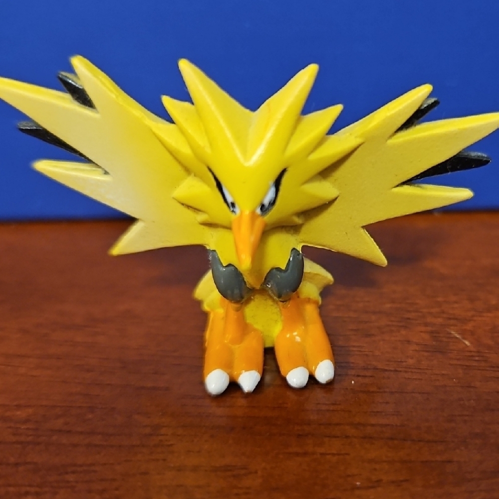 Vintage Pokemon ZAPDOS Mini Figure - TOMY - Nintendo CGTSJ